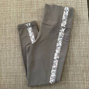 Athleta Salutation Stash Pocket II Serene 7/8 Leggings Gray M